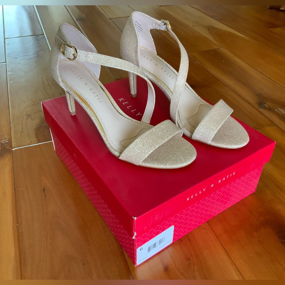 Kelly & Katie Etilla gold metallic stiletto sandals size 6 NIB